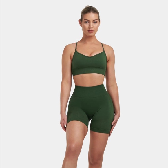 Seamless Contour Shorts - Picture 4 of 4